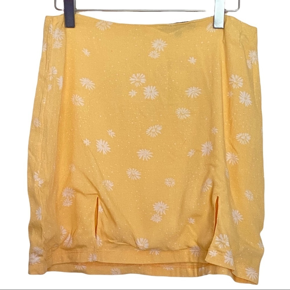 Kendall & Kylie Yellow Sunflower Floral Skirt NWT Size Small.